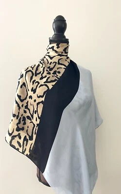 全新古驰围巾 蓝色 雪纺 标志 动物 豹纹 真丝 超大披肩 包裹 — 第 1/4 张图片