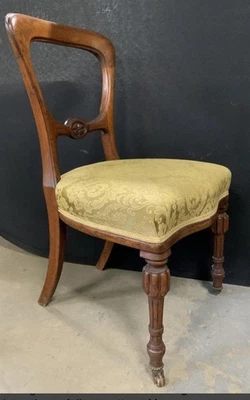 Antigua silla lateral victoriana con respaldo de globo - Circa 1850 Foto 1 de 2