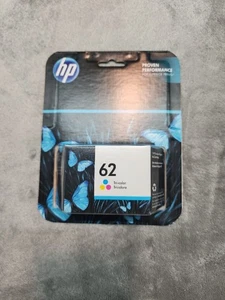 New HP 62 Tri-Color Original Ink Cartridge Expired 02/2018 - Picture 1 of 3