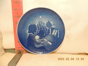 Bing & Grondahl Blue Porcelain Christmas Plate 1971 Christmas at Home B&G - Picture 1 of 2