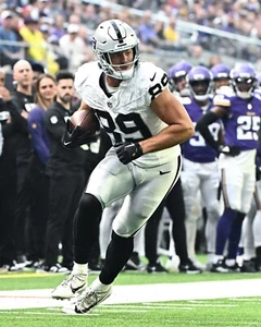 Brock Bowers Mid Game Action Las Vegas Raiders 8x10 NFL Football Photo - Picture 1 of 1