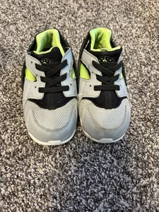 Nike Huarache Kids Shoes Size 7C – White/Black/Volt Green – Athletic Sneakers - Picture 1 of 5