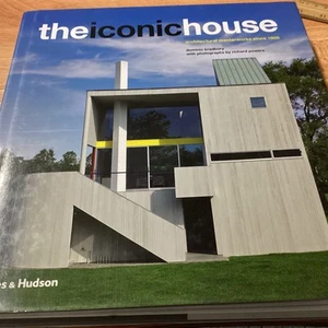 The Iconic House: Architectural Masterpiece Dominic Bradbur - Foto 1 di 13