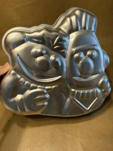 Vintage Bert und Ernie Wilton Kuchenform 70er Jahre Aluminium Best Friends Muppets - Bild 1 von 2