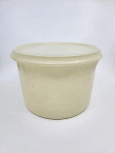 Tupperware Round Storage Container With Clear #229-18 Lid #266-11 Pre-owned - Picture 1 of 12