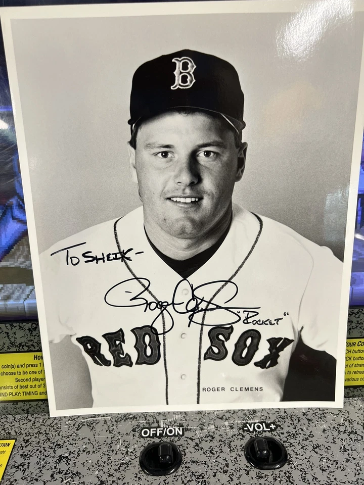 Roger Clemens Signed Autographed 8x10 Press Photo Boston Red Sox "Rocket" - Image 1 of 4