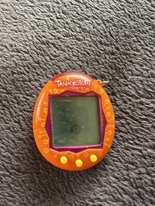 Bandai Tamagotchi Connection 2004 Bandai Wiz, Orange - Working - Picture 1 of 3