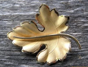 Classic Vintage Textured Leaf Pin Brooch Signed Danecraft 1/20 12K GF - Picture 1 of 2