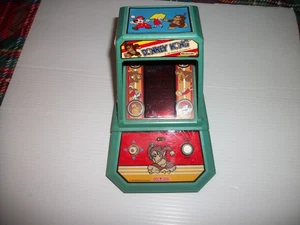 Mini gioco arcade elettronico da tavolo Coleco Donkey Kong 1981 vintage n. 2391 - Foto 1 di 20