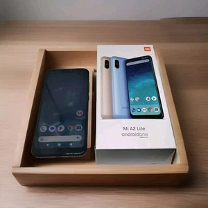 Xiaomi Mi A2 Lite nero 3 Gb Ram 32 Gb Memoria Interna Android 10 - Foto 1 di 2