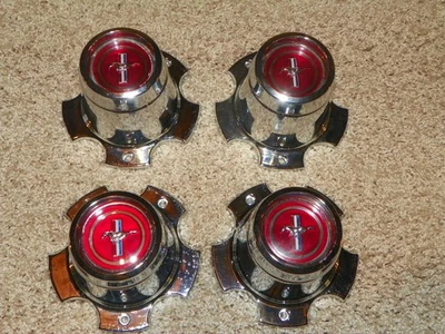 Tapacubos centrales para llantas Ford Mustang 1973 D3ZZ-1130-A como nuevo Foto 1 de 4