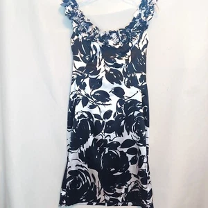 White House Black Market B&W Satin Cocktailkleid mit Rüschen Trägern Größe 6 Neu mit Etikett - Bild 1 von 4