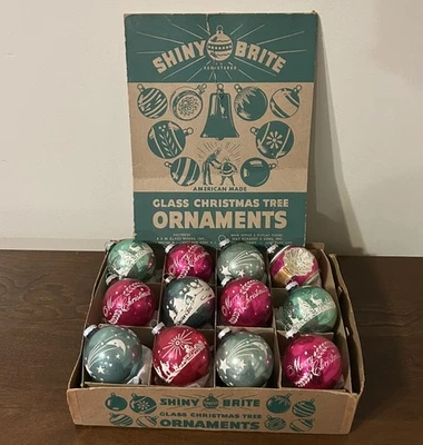 "Caja De Colección 12 Brillantes Brite 2.5"" Plantilla Feliz Navidad Saturno Cabaña Camel Adornos" Foto 1 de 4