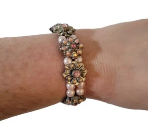 Silberfarbenes Blumen Stretch Armband Kunstperlen Kristalle - Bild 1 von 5