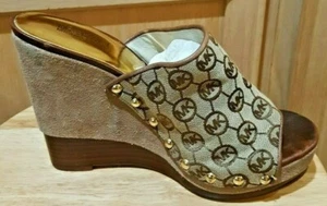 Michael Kors Belinda Mule Equipaje/Marrón Logo Tachonado Gamuza Tacones de Cuña, 9M - Imagen 1 de 9