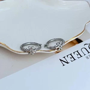 New! Tory Limited Edition Small Hoop Earrings in Silver with Jewelry Pouch - Picture 1 of 5