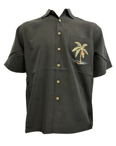 Bamboo Cay Resting Santa in Paradise Embroidered Christmas Shirt - Bild 1 von 6