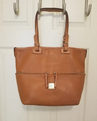 Bolso de Mano Grande Dooney & Bourke Dillen Sillín Cuero Guijarro Marrón 15 X 12 Foto 1 de 4