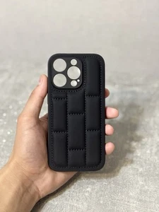 Coque iPhone 16 - Cuir matelassé, toucher doux, antichoc, coque élégante - Photo 1 sur 2