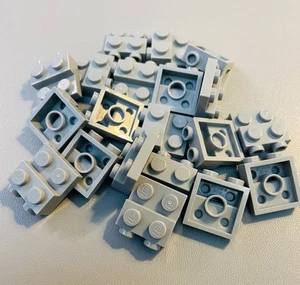 NUOVO LEGO | Ricambi - Piastra mod grigio azzurro 2x2x 2/3 borchie laterali - Lotto x20 - Foto 1 di 1