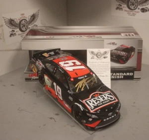 2021 Martin Truex Jr. Reser Fine Foods 1/24 Action NASCAR Diecast handsigniert - Bild 1 von 2