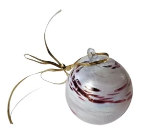 Bola iridiscente de vidrio soplado adorno de Navidad rojo frambuesa remolino 3,5" - Imagen 1 de 10
