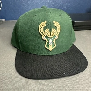 Mitchell & Ness NBA Milwaukee Bucks Bandana Snapback Hat - Picture 1 of 5