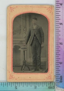 Hombre joven con soporte de sombrero tipo tinte ferrotipo mano - Imagen 1 de 2