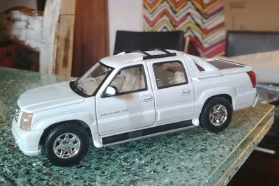 WELLY - 1:24 - CADILLAC - ESCALADE EXT PICK- 2002-20 Cm - Immagine 1 di 4