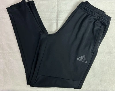 Calça de treino Adidas atlética média preta Aeroready afunilada no tornozelo com zíper - Imagem 1 de 4