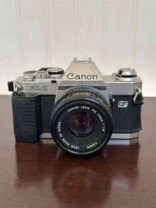 Canon AL1 QF fotocamera reflex pellicola 35 mm corpo argento nero obiettivo 50 mm 1:1.8 con manuale - Foto 1 di 12