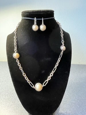 Juego de collar y pendientes de perlas David Yurman  Foto 1 de 4