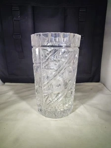 De colección. Jarrón grande pesado de cristal de plomo grabado cortado a mano de 9" de alto  - Imagen 1 de 6