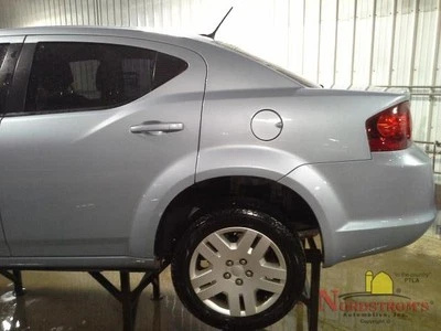 Dodge Avenger 2013 gasolina llenado combustible tapa puerta cubierta azul Foto 1 de 4