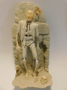 Aurora 1:9 Model Kit Vintage 1960's Forgotten Prisoner Built Ready to paint - Picture 1 of 6