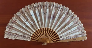VENTAGLIO D'EPOCA DA COLLEZIONE LEGNO PIZZO E SETA DIPINTO A MANO BUONO STATO - Imagen 1 de 5