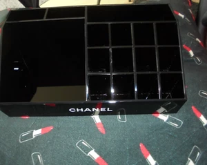 CHANEL Porta Cosmetici per Rossetto, Smalto, Trucco, Pennello, Crema Nuovo - Foto 1 di 5