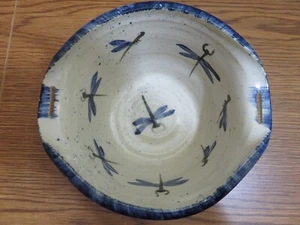 ART STUDIO HAND-PAINTED CERAMIC BLUE CREAM DRAGONFLY SPOUT BOWL 6" SIGNED PEG - Picture 1 of 6