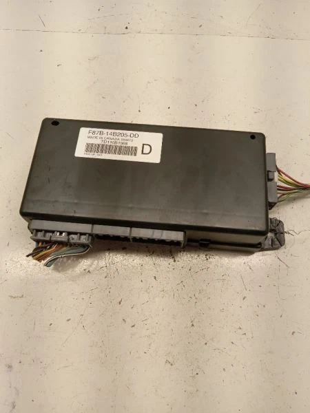 Chasis ECM multifunción detrás del tablero central compatible con 98-99 MAZDA B-2500 1098094 Foto 1 de 4