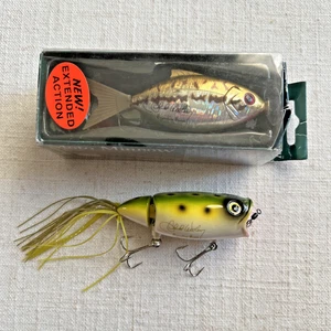 2 CHUCK WOOLERY MOTO MINNOW + CHUG KONTINUIERLICHE AKTION FEDERBELASTET BEIDE FUNKTIONIEREN, NEUWERTIG - Bild 1 von 4