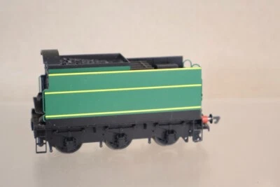 HORNBY TENDER for BR MALACHITE GREEN 4-6-2 WEST COUNTRY LOCOMOTIVE om - Image 1 of 4