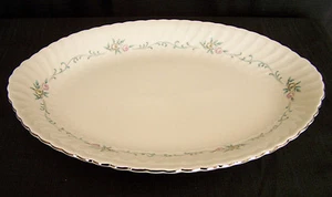Syracuse Sweetheart Pattern 14" Oval Platter - Picture 1 of 4