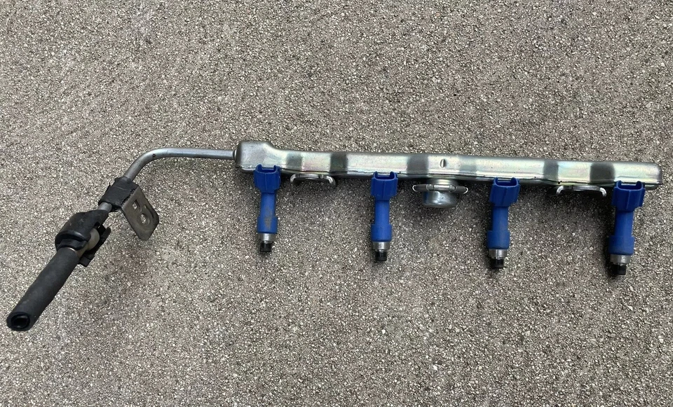2000 2001 2002 2003 2004 Toyota Corolla Fuel Injectors & Rail 1ZZFE 1ZZ OEM - Image 1 of 1