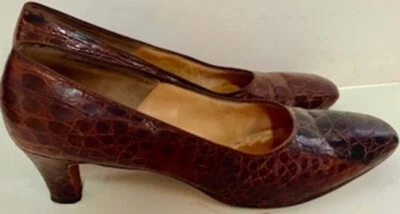 Women’s Rare Vintage Peacock Hi Arch Genuine Brown Crocodile Shoes. Size 7 1/2. - Image 1 of 4