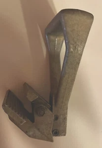 Aluminum Carpet Puller tool claw with Manual Clamping Activation for Pulling - Picture 1 of 4