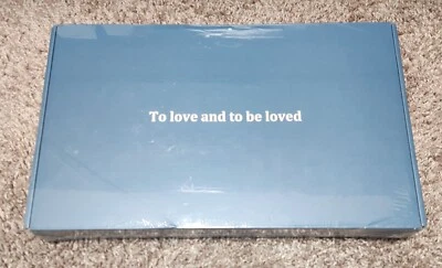  Digital Picture Frame WiFi, 10.1‘’ Smart Digital Photo Frame with 16GB storage - Image 1 of 4