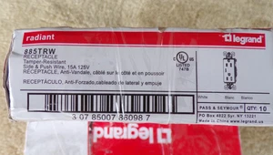 Paquete de 10 receptáculos resistentes a manipulaciones Legrand Radiant 15A 125V blancos 885TRW @dS - Imagen 1 de 5