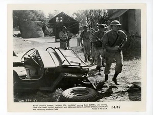 WORLD FOR RANSOM Orig. Foto publicitaria de película 1954 Dan Duryea - Imagen 1 de 2