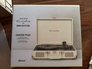 Limited Edition Crosley Cruiser for Urban Outfitters record player retro green - Picture 1 of 4