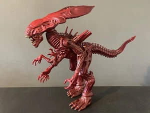 Alien Xenomorph Queen Red 12" Action Figure with Working Light Lanard - Picture 1 of 9